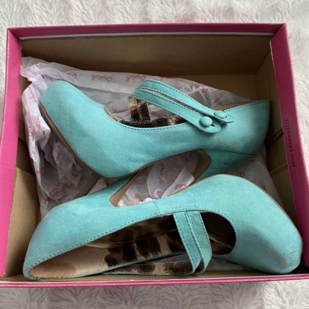 Turquoise suede heels